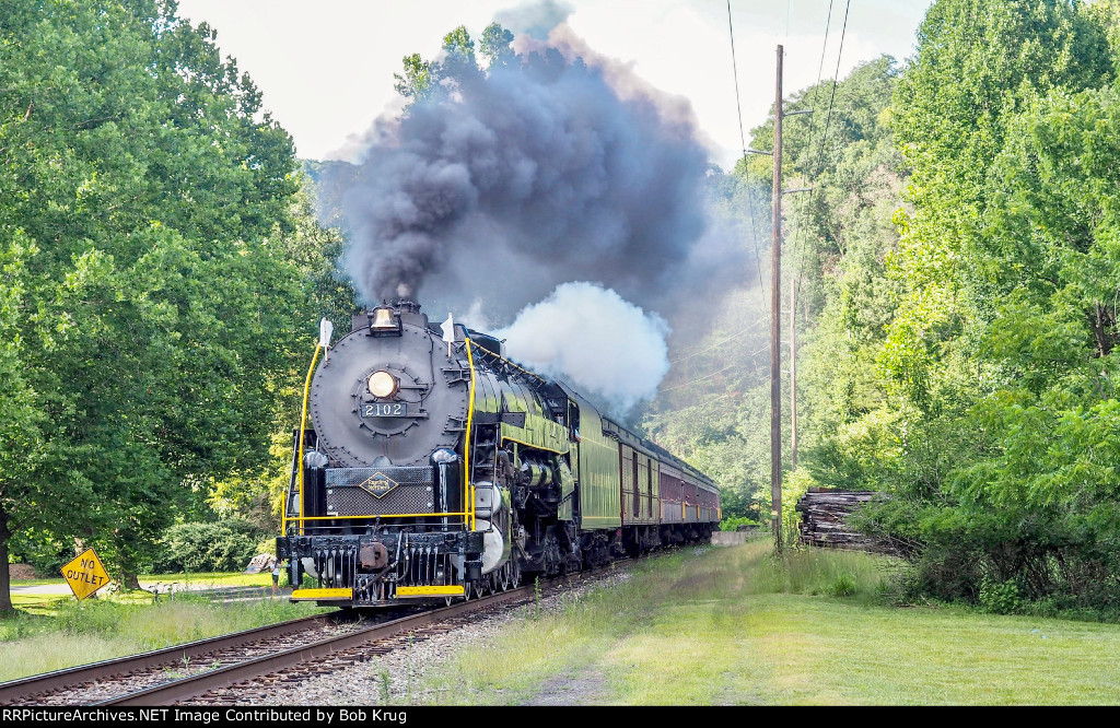 RDG 2102 westbound through Hecla